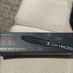 Foxybae Black Styling Brush